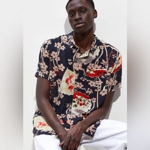 Rolla’s Men Bon Fish Short Sleeve Button Shirt - Medium